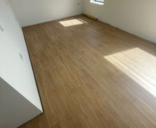 34m2 Nearly New Laminate Flooring