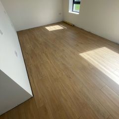34m2 Nearly New Laminate Flooring