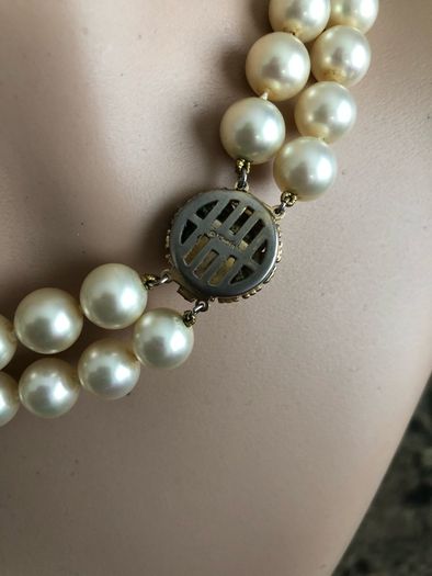 pearl necklace