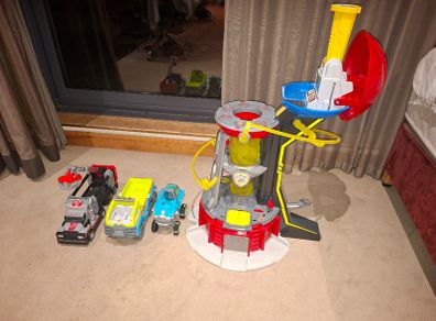 Paw patrol tower and cars