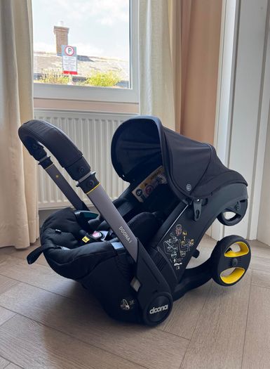 Doona i Car Seat & Stroller Bundle plus Accessories in Excellent Condition
