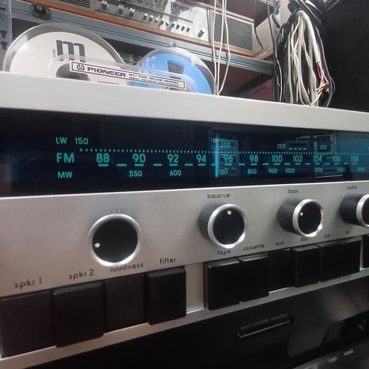 Iconic Vintage Leak 2000 Hifi Stereo Amplifier Receiver from the golden era 1970s STUNNING condition Soild teak wood