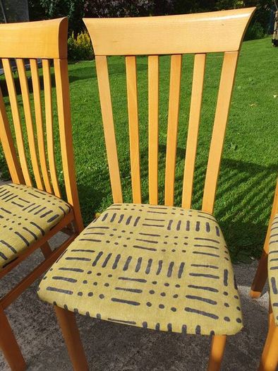 Set of 4 wooden dining chairs