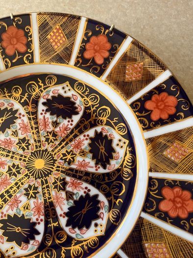 1128 a"Old Imari" pattern 11" Wall plate