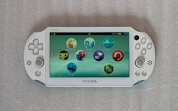 Sony PlayStation PS Vita Slim : White & Light Blue