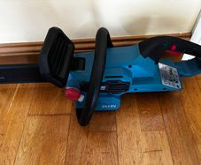 Cordless chainsaw Erbauer
