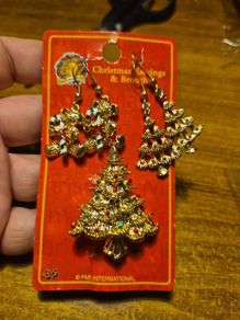Christmas Magic Vintage Bundle of 2 pairs of earrings and a brooch.
