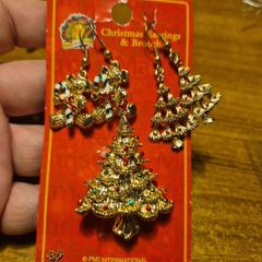 Christmas Magic Vintage Bundle of 2 pairs of earrings and a brooch.