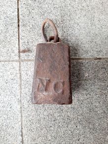 Antique weight