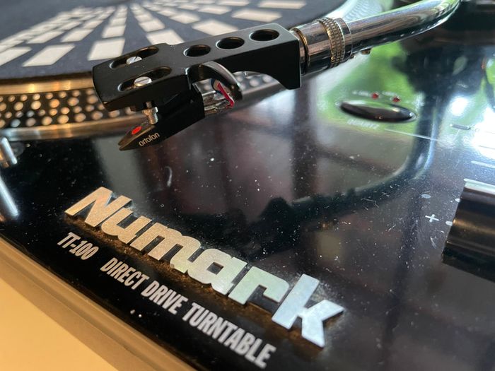 Numark DJ bundle - Decks, mixer and records.