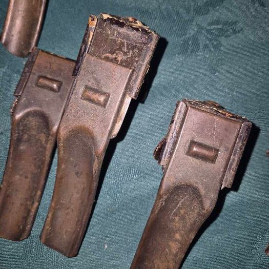 Rare Antique carpet clips x30 in metal copper tone
