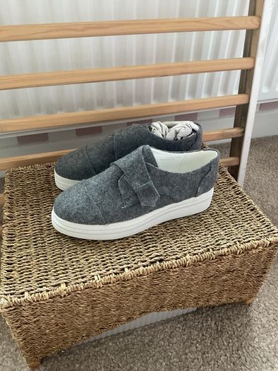 shoes lost ink grey Velcro flatform trainer style shoe size 40