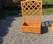 Wooden planter with trellis x 5