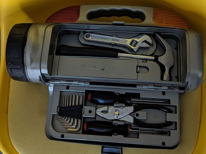 Emergency toolbox car torch