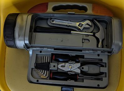Emergency toolbox car torch