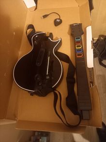 Guitar hero ps 3 and 4 guitars only one has its dongle