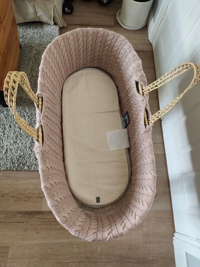 Moses basket with rocking stand