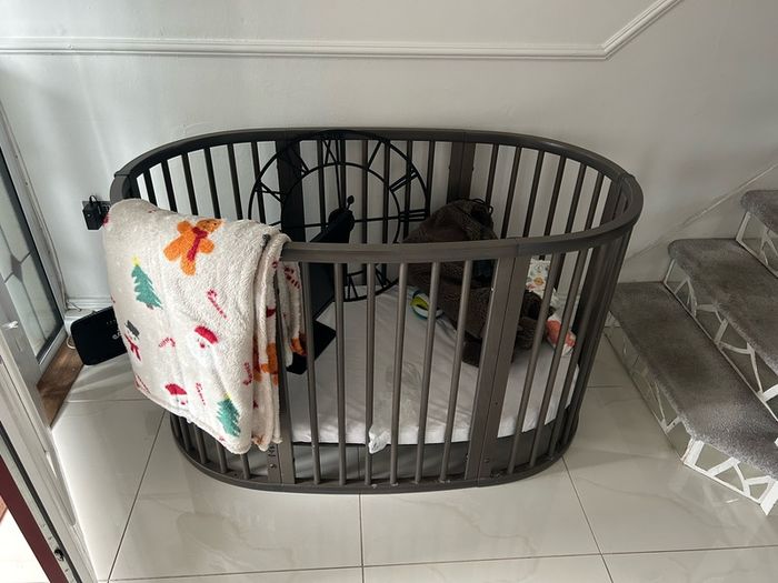 stokke sleepi oval cot/crib