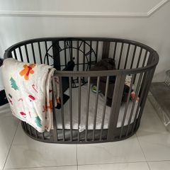 stokke sleepi oval cot/crib