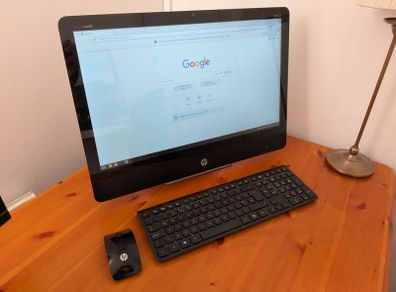 HP Envy 23 All-In-One computer running Linux Mint