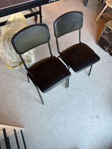 2x black chairs