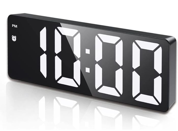 Digital Alarm Clock, Bedside Alarm Clock with Large LED Display, Non Ticking USB/Battery Powered Alarm Clock with Temperature, Snooze, Date, 3 Adjustable Brightness, Voice Control (FREE POSTAGE)