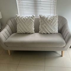 2.5 seater couch