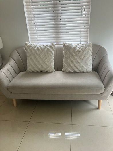 2.5 seater couch