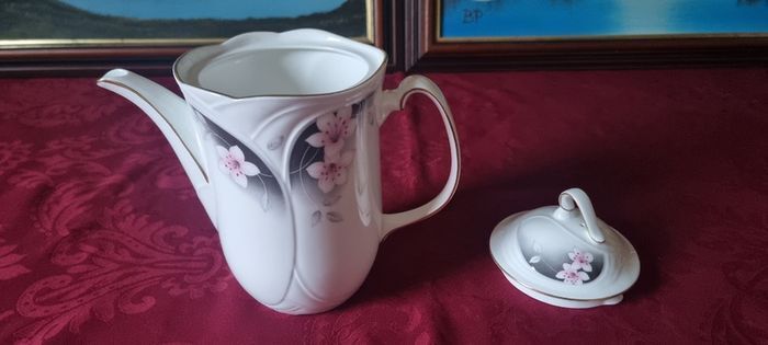 Vintage Royal Albert Horizons Star Flower Bone China Gold Gilt Coffee Pot / Water Pitcher Made In England
