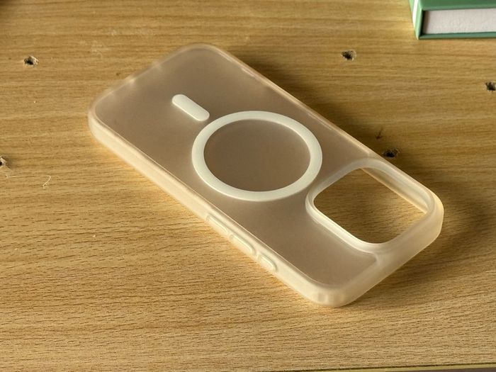 iPhone 16 Pro case translucent Magsafe
