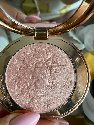 Charlotte Tilbury Glow Glide highlighter