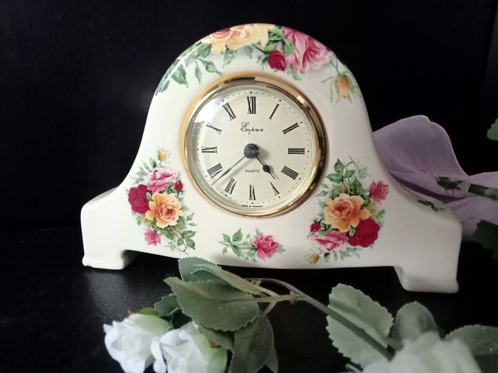 Desk or Mantle Clock Cottage Roses