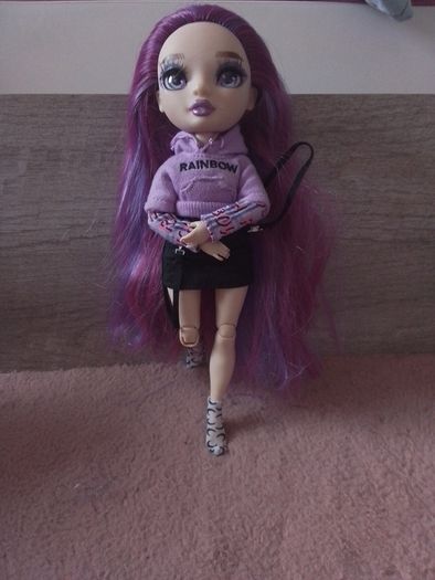 Rainbow High doll, Emi Vanda