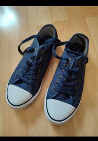 Size 5 Ladies Dunlop canvas trainers