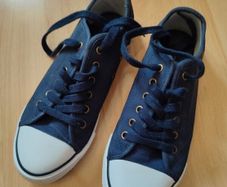 Size 5 Ladies Dunlop canvas trainers