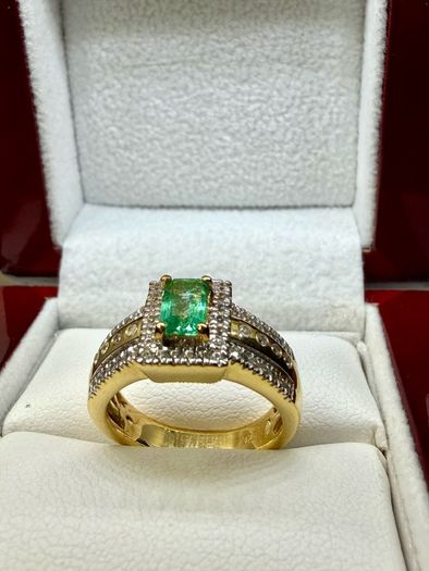 Emerald & Natural Zircon Ring