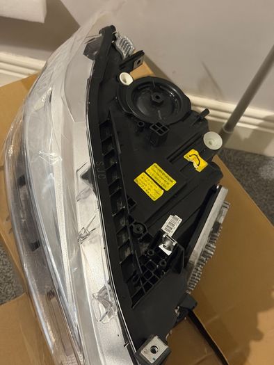 Ikon-style headlights for BMW 3 Series, designed for cars with halogen plugs.