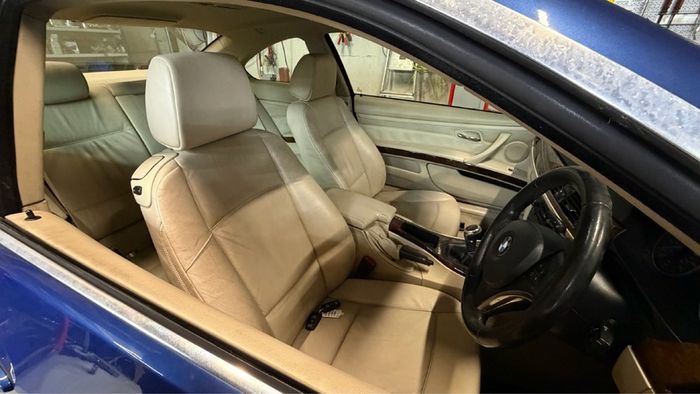 2007 bmw 325i interior