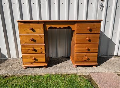 Dressing table