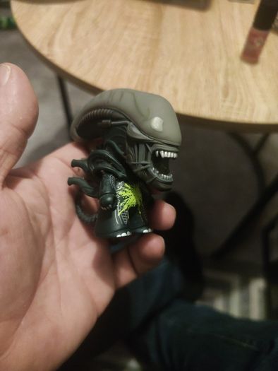 Alien VS Predator AVP Titans 4.5" Tall Vinyl Figure Xenomorph!