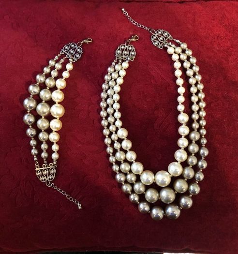 pearl necklace and bracelet set