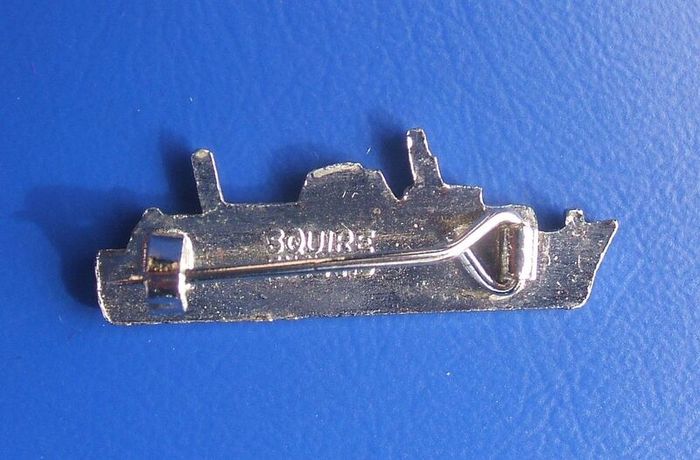 TOWNSEND THORESEN (European cross channel car ferries) - a souvenir/merchandise enamelled badge (c.1970s)