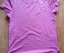 Age 8 Years - A Pretty Tee Shirt - Tagged as 9 years but more suited to 8 years.