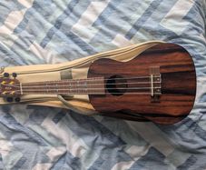 Flight DUC460CEQ Amara Concert Ukulele (Acoustic-Electric) + Gig Bag