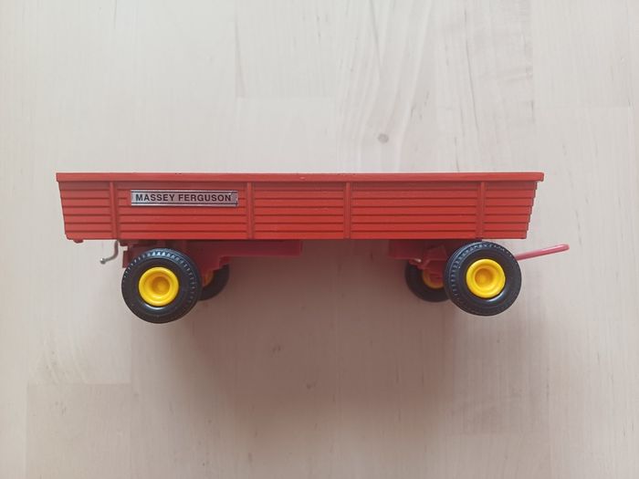 Britains Massey Ferguson 4 Wheeled Trailer Farm Model 1:32 Scale 9567 MINT