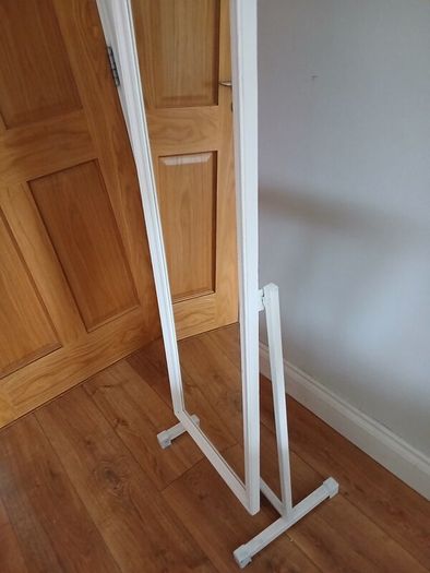 Free Standing Swivel mirror