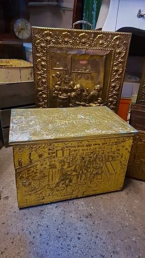 Vintage hammered brass fireside items..