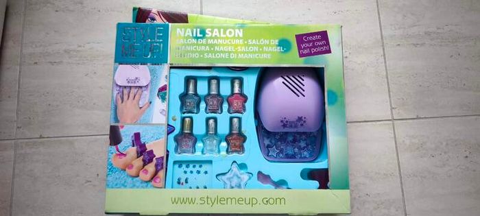 Nail Salon