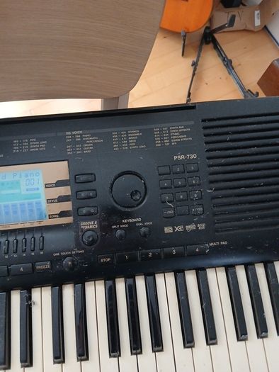 Yamaha PSR 730 90s Keyboard with floppy disk
