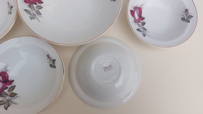 Beautiful Set of Six Dessert Bowls plus Matching Large Bowl by Arklow Pottery in the Very Popular and Collectable "Autumn Rose" Pattern